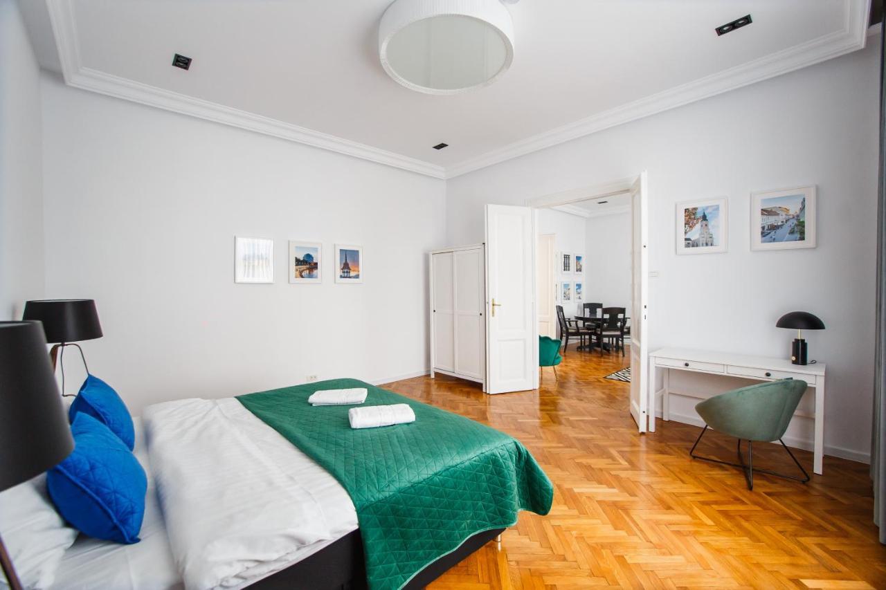 Spacious Riverviews Apartment Near Piata Unirii 오라데아 외부 사진